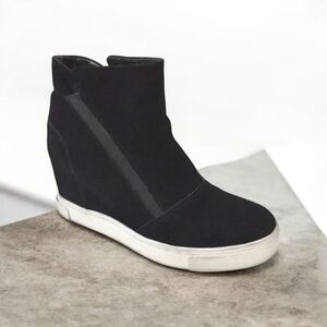 Steve Madden Loma Hidden Wedge Suede Booties in Black Size 8